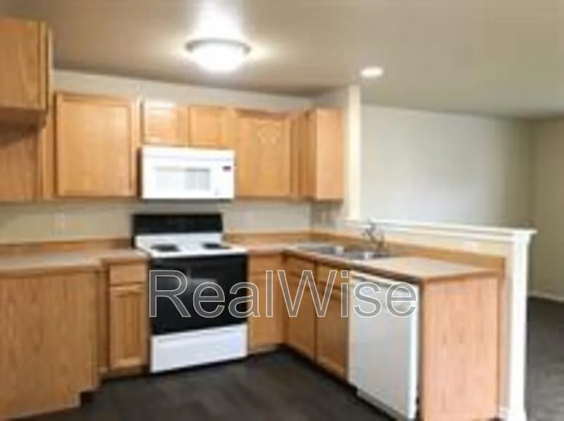3 bed, 2.5 bath, 1276 sqft, $1,850 — Photo 4