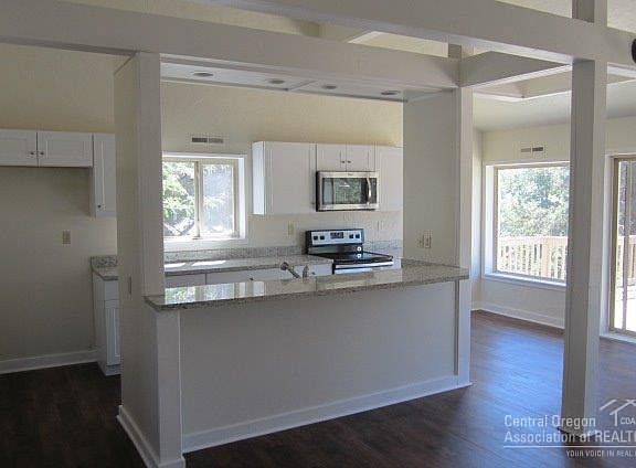 4th image of 20841 Greenmont Dr