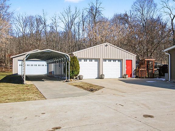 5th image of 3353 Babylon Rd