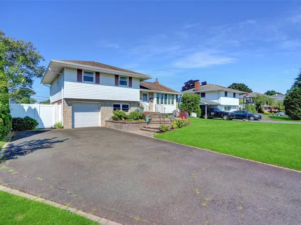 14 Cottonwood Drive, Commack, NY 11725