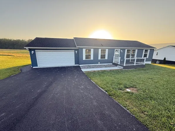 13 Smithfield Dr, Smithfield, PA 15478