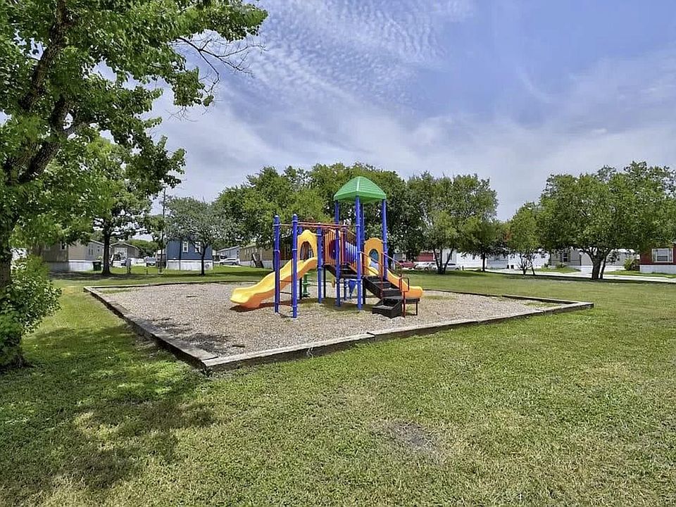 2nd image of 8259 Montgomery Oak