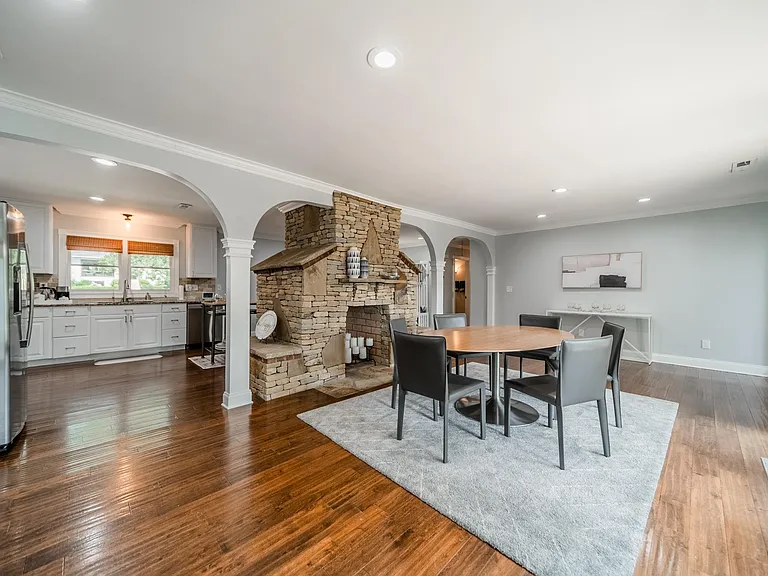 3147 Windsor Dr — Photo 12