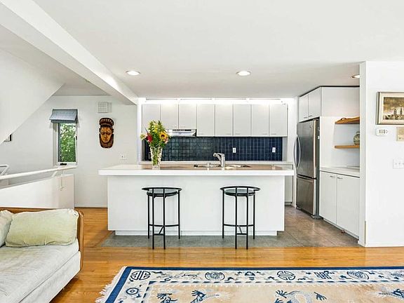 4th image of 914 W 7a St NW