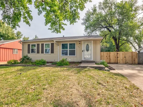 512 Fairlane St, Lansing, KS 66043