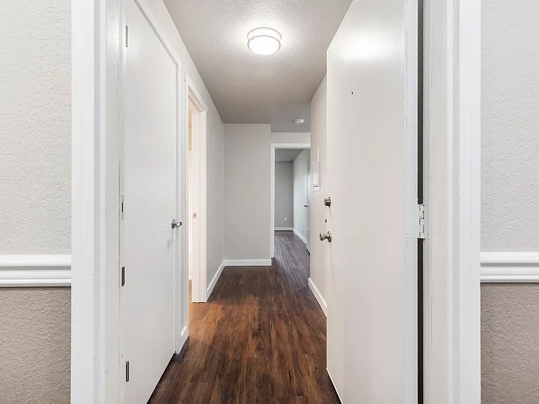 Westmont Apartments — Photo 7