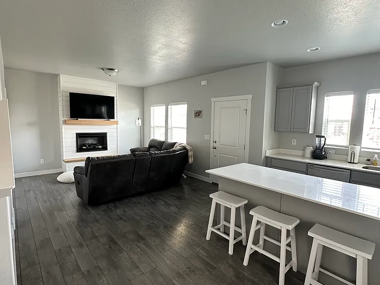 2215 W Bluebird Dr — Photo 7