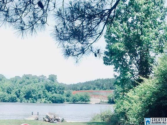 Image 3: Gated lake access area for community only .