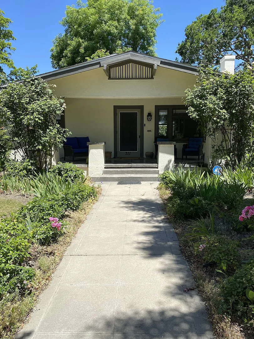 Charming, Fully Furnished Home in Fresno High / Tower District — Photo 1