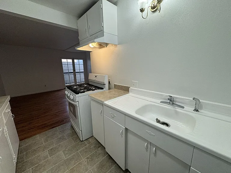 2535 Kansas Ave — Photo 3