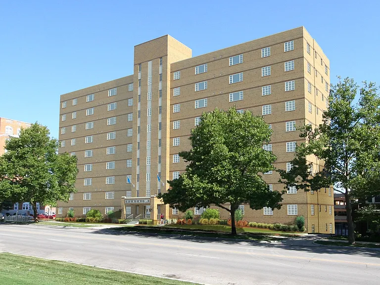 Plaza 209 Apartments — Photo 1