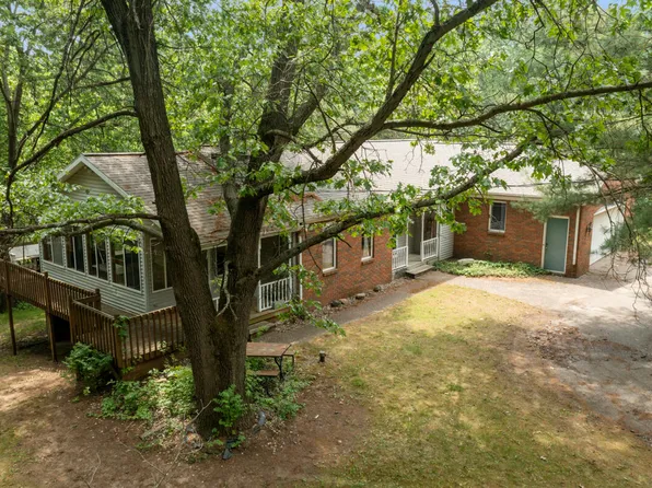 2700 Van Dam Dr NE, Belmont, MI 49306