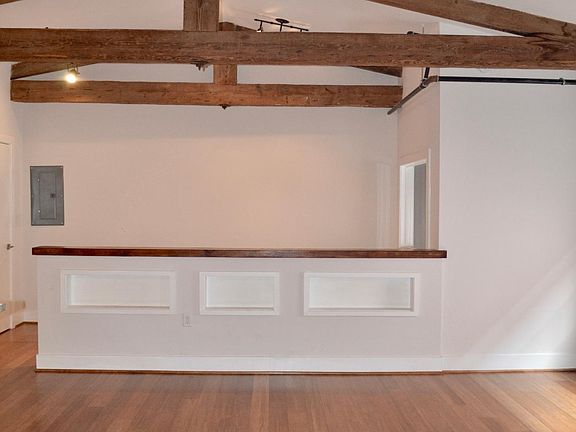 5th image of 15 W Old St APT 2