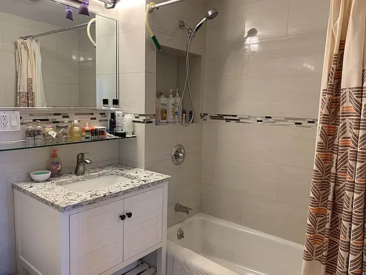 Sold by Apple Realty Group Corp | media 7