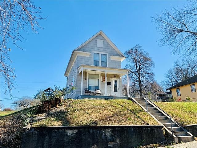 1st image of 2303 S 15th St