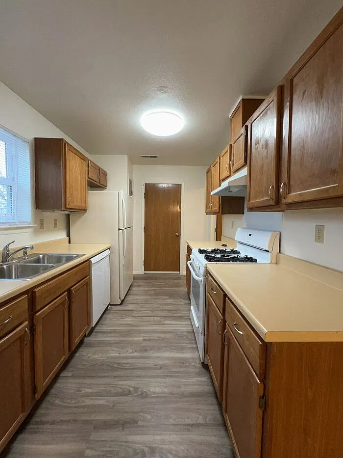 3 bed, 2.5 bath, 1455 sqft, $1,889 — Photo 3