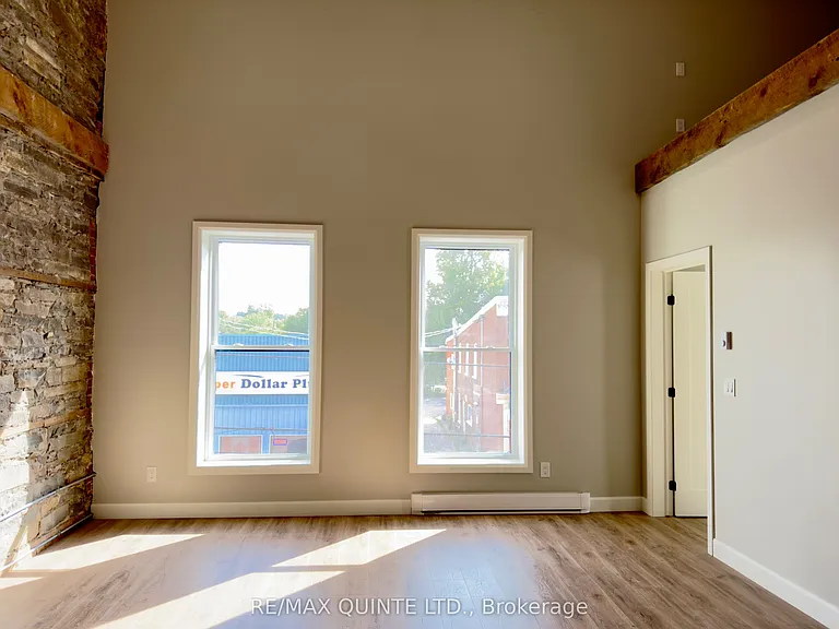330 Victoria St N #7 — Photo 8
