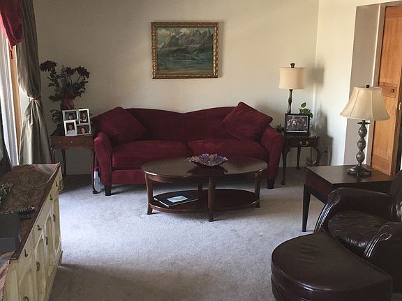 5th image of 4 Sherman Oaks Dr.