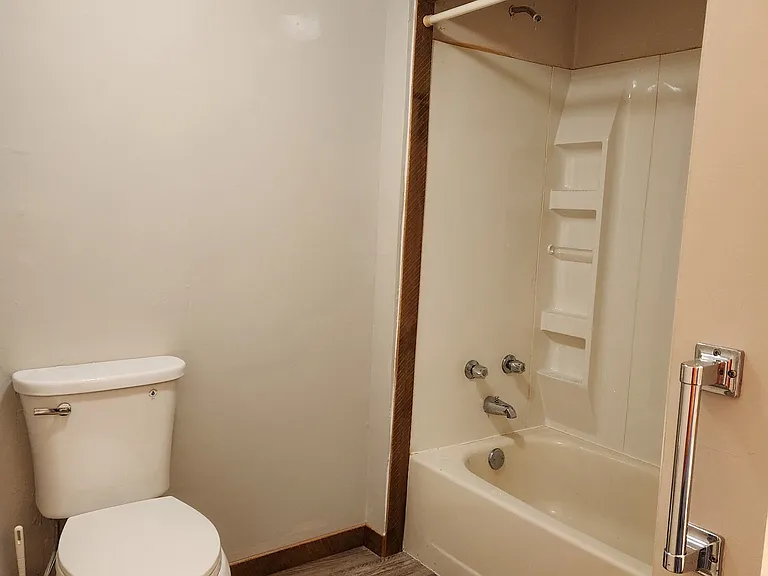 1730 Woodland Dr #B — Photo 3