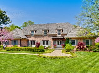 868 Larchmont Ln, Lake Forest, IL 60045