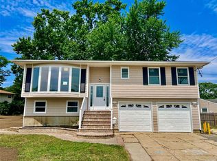 506 Grand Blvd, Brentwood, NY 11717