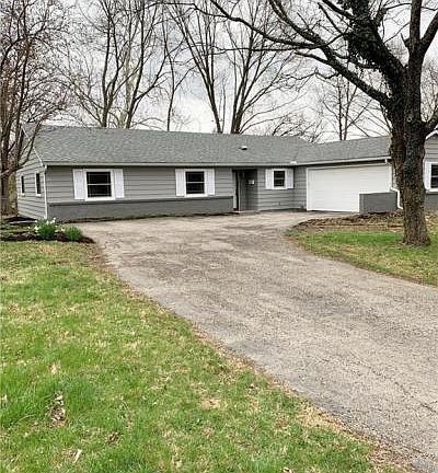 3rd image of 152 East Dr