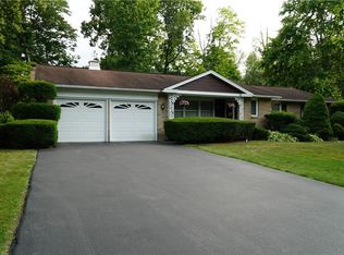 33 Bright Oaks Cir, Rochester, NY 14624