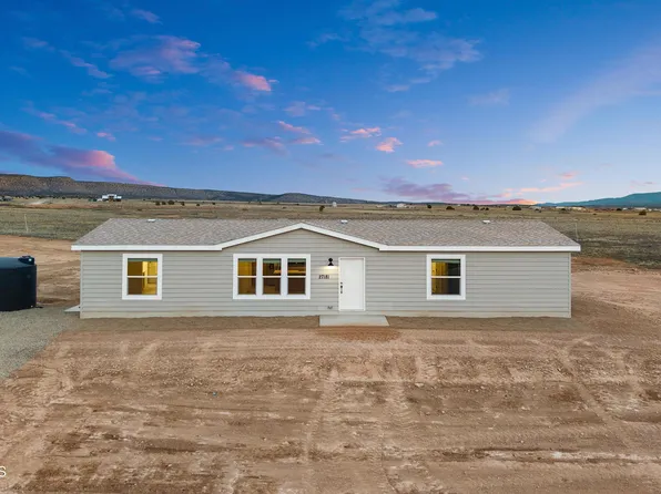 27181 W Kingdom Ct, Paulden, AZ 86334