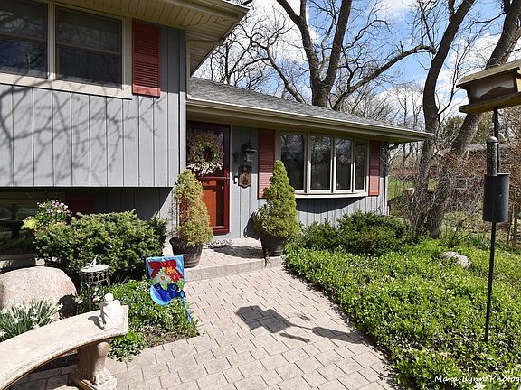 2nd image of 6N385 Essex Ave
