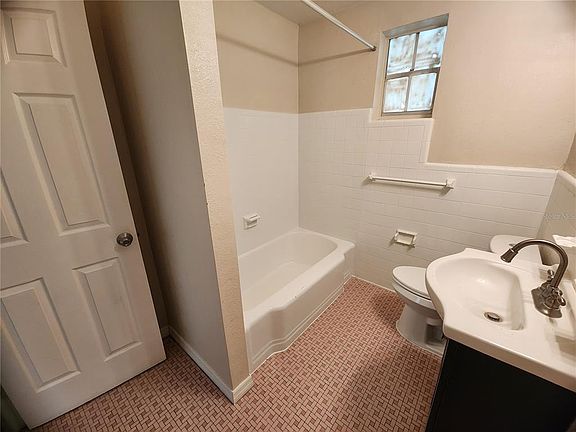 5th image of 343 W 60th St