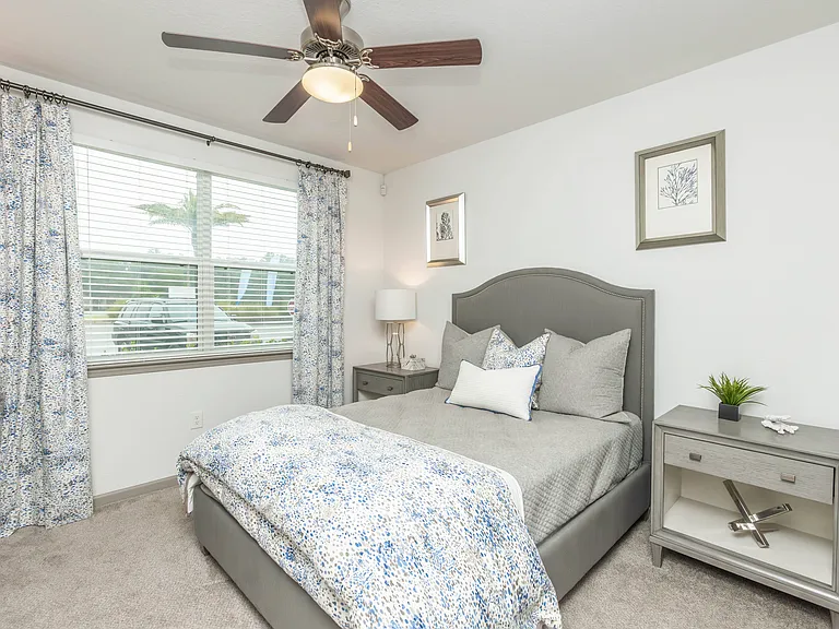 Sola South Lux Apartments — Photo 22