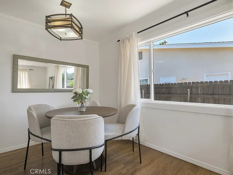 22529 Clarendon St — Photo 15