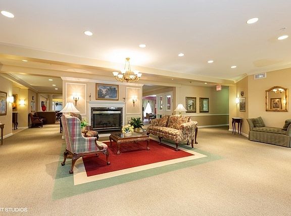3rd image of 605 Barrington Ave #3