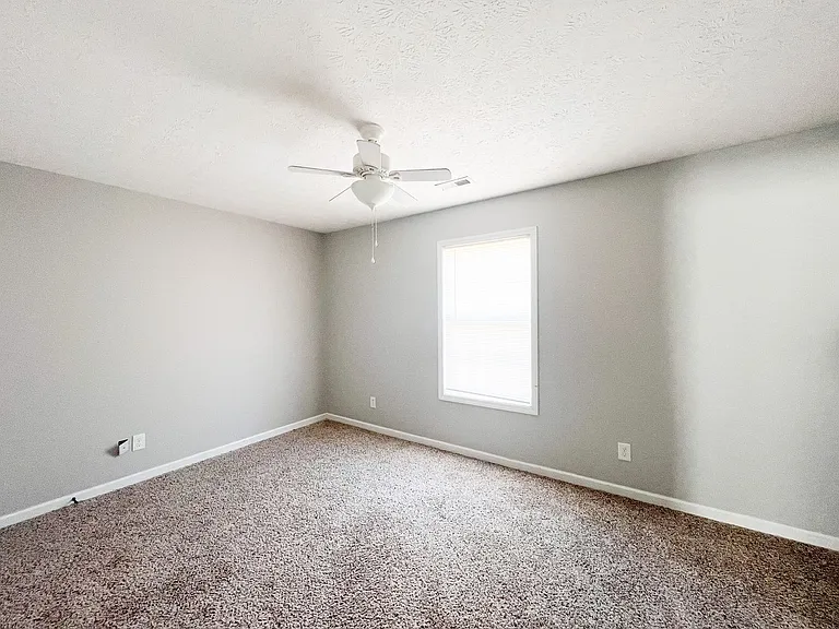 517 Patriot Park Ct #B — Photo 12