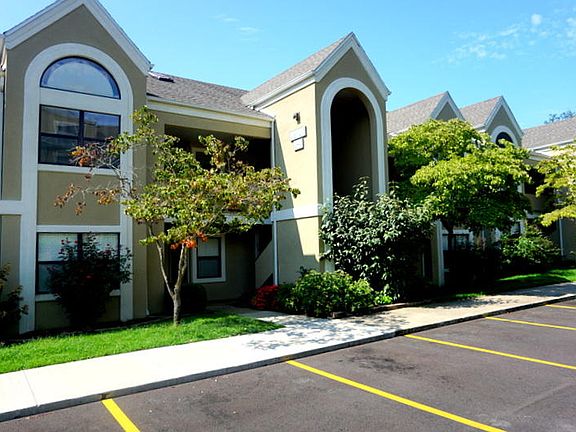 2nd image of 240 Wimbledon Dr APT 7