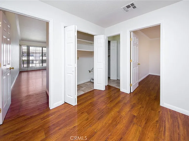 11834 Gilmore St #16 — Photo 15