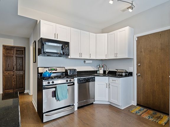 5th image of 2233 N Saint Louis Ave Unit 1