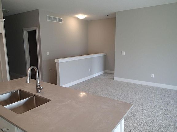 5th image of 9640 Crestview Dr