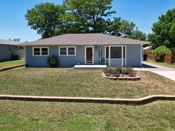 809 N 6th St, Wakeeney, KS 67672