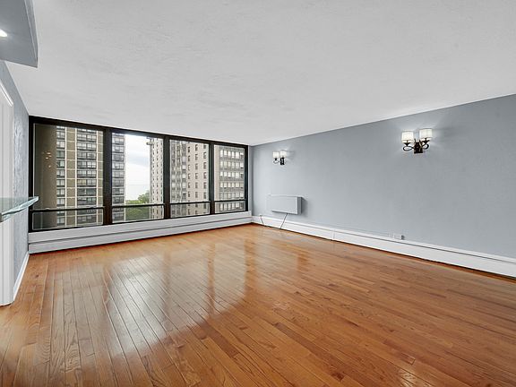 4th image of 5740 N Sheridan Rd APT 11A