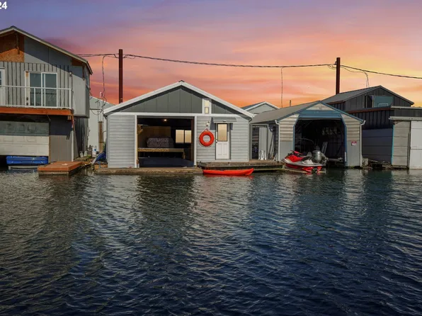 2915 NE Marine Dr #A-8, Portland, OR 97211