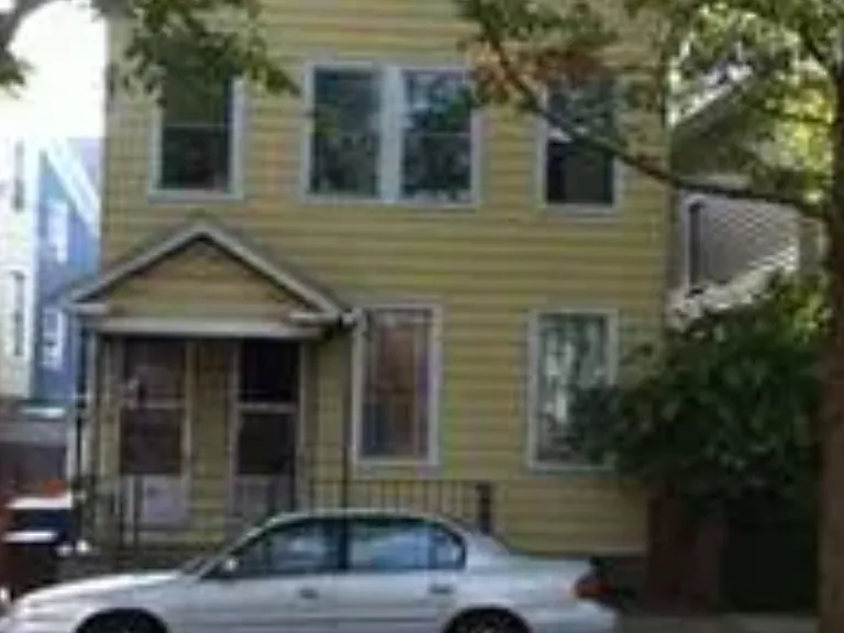 8 Edwards St — Photo 1