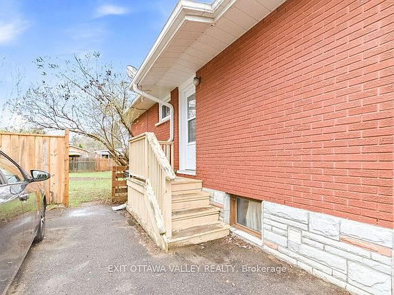 3rd image of 12 Claremount Rd