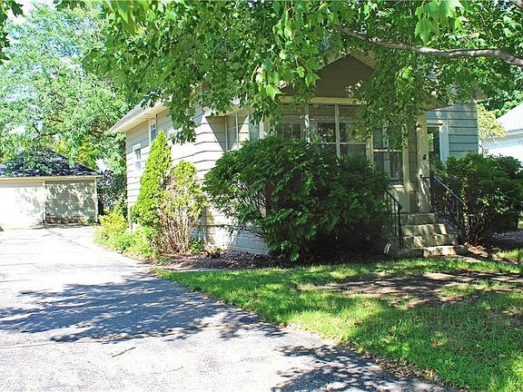2nd image of 1422 Lyndale Ave