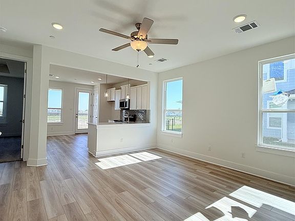 5th image of 2031 Cora Ivy Ln