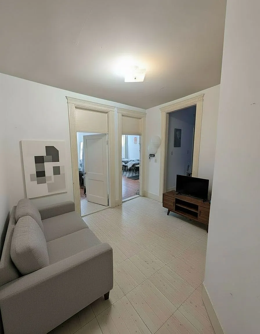 3 bed, 800 sqft, $4,600 — Photo 2