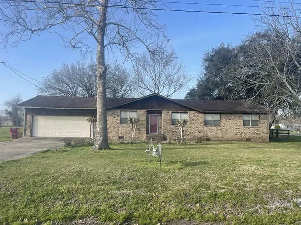 481 1st St, Van Vleck, TX 77482