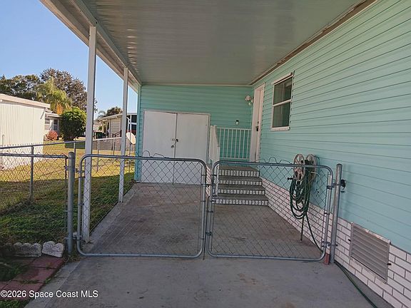 4th image of 720 Lark Dr