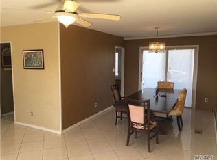 572 Nassau Ave, Freeport, NY 11520