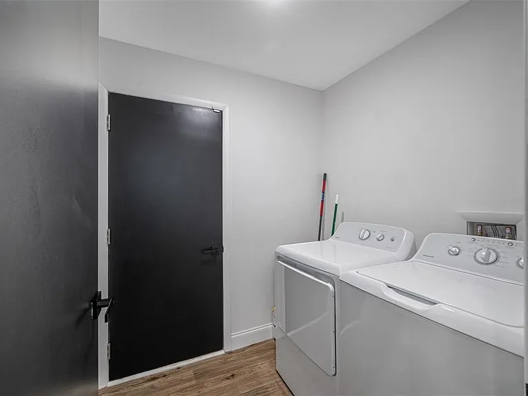3717 E Clifton St — Photo 21